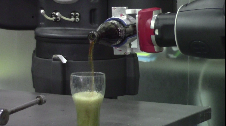 baxter-pouring-coke